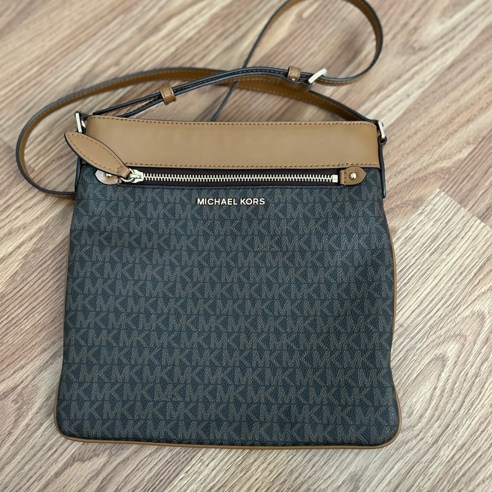 Michael Kors Jet Set Cross Body